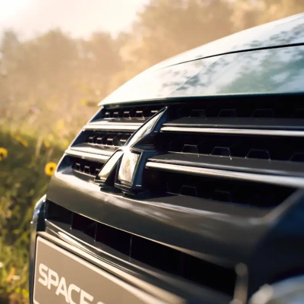 Space Star CTA white diamond