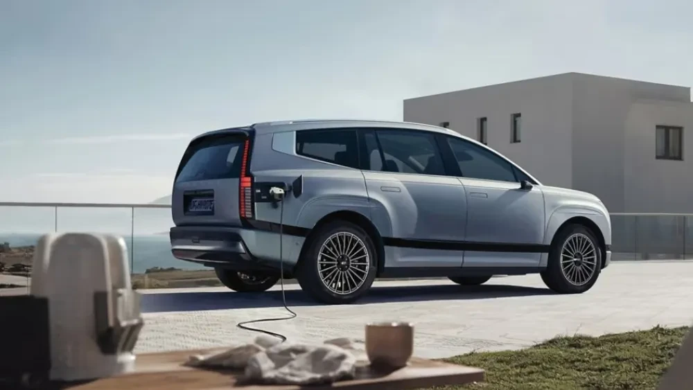 IONIQ 9 vehicle to load